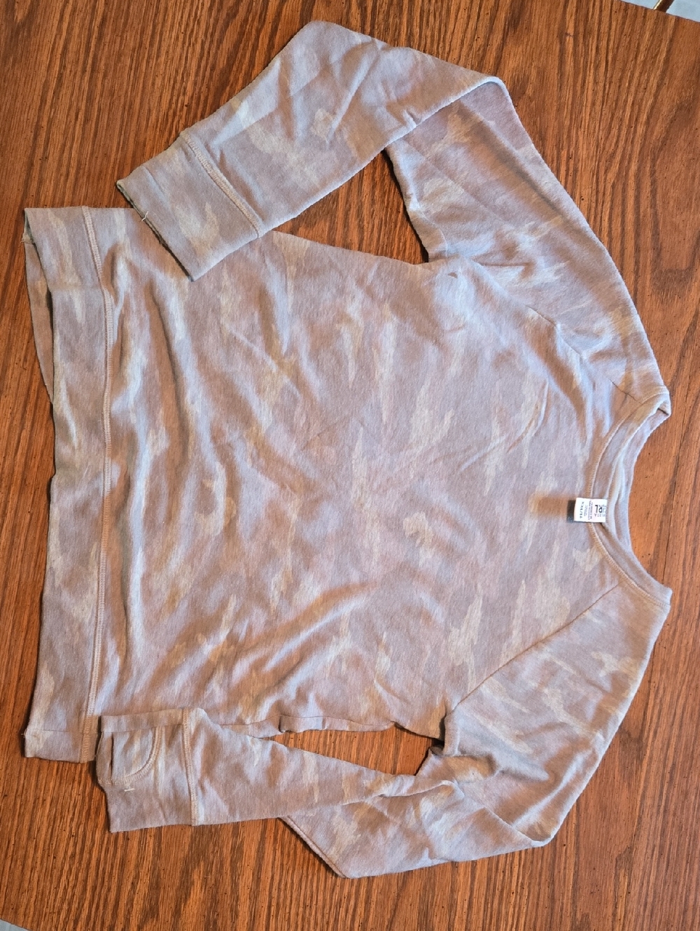 Athleta Light Gray Camo Long Sleeve Crewneck Sweatshirt